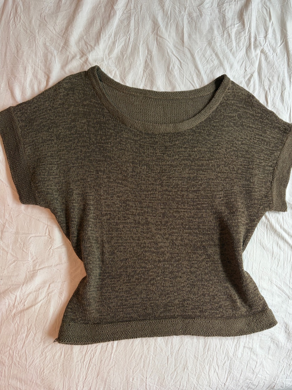 Short-Sleeve Ribbed Knit Top in Olive